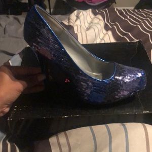 They are sequence color blue,sliver,black